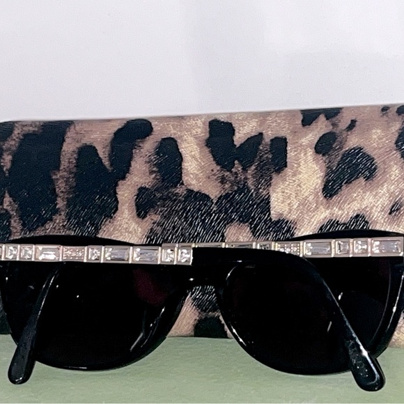 Argos Luxury Sunglasses with Case - Picture 3 of 3